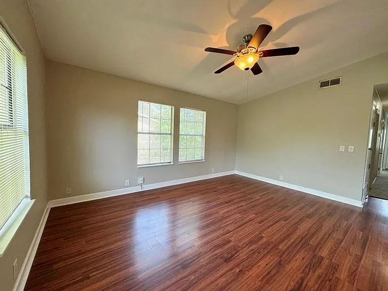 600 Seminole Rd — Photo 4