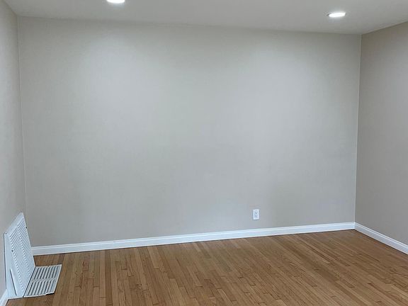 5th image of 4339 Briercrest Ave