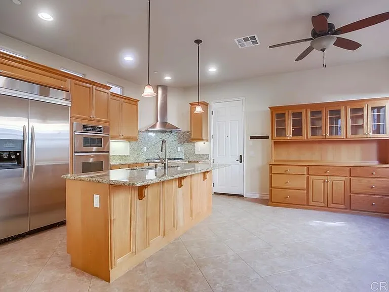 421 N Cedros Ave N — Photo 15