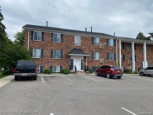515 W Highland Rd S #E4, Howell, MI 48843