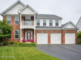 555 Windett Ln, Geneva, IL 60134