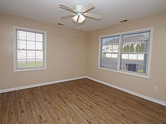 4th image of 1041 Oriole Ln