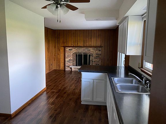 4th image of 305 Somerset Dr