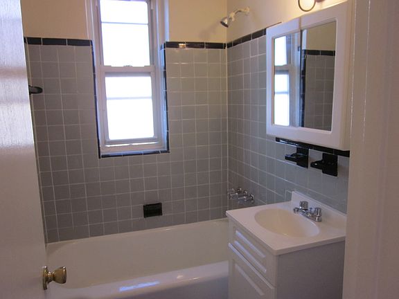 3rd image of 18914 Crocheron Ave APT 512