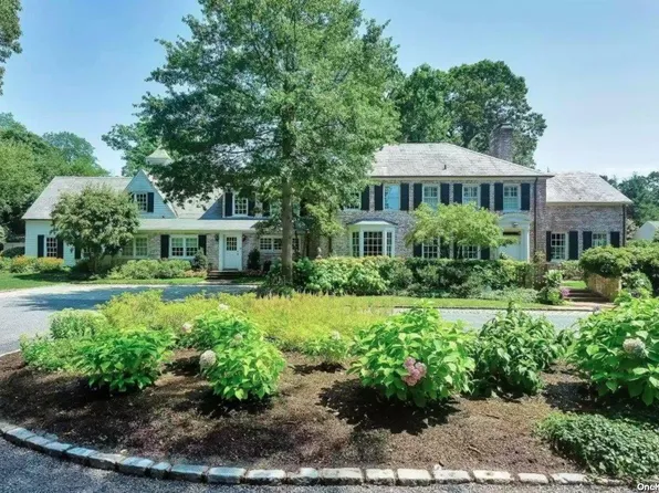 27 Wheatley Road, Old Westbury, NY 11568