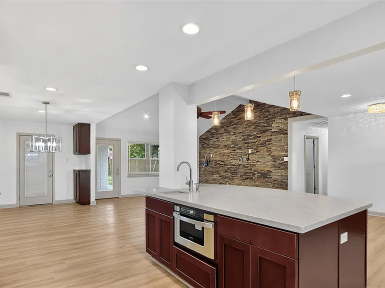 3208 Woodstone Dr — Photo 18