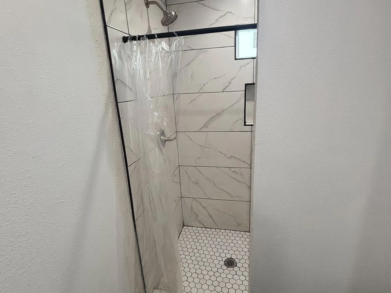 4 bed, 4.5 bath, 3700 sqft, $1,200 — Photo 4