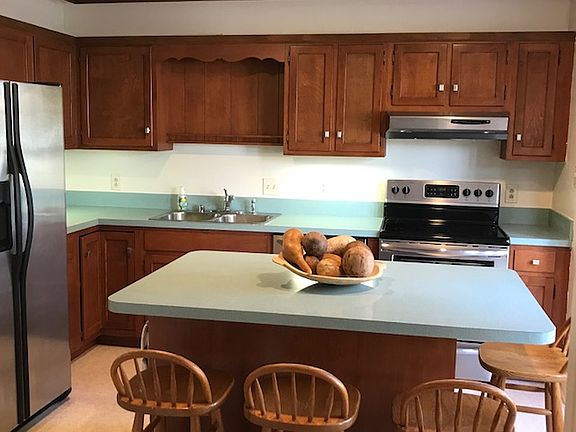2nd image of 917 Orchard Hill Dr