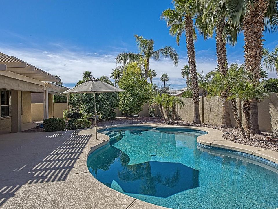 001_Beautiful Sparkling Pool