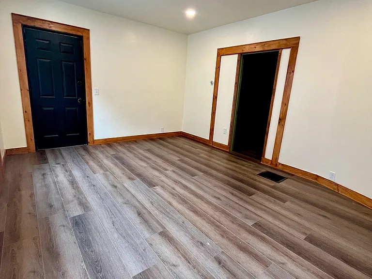 2104 W 34th Pl — Photo 6