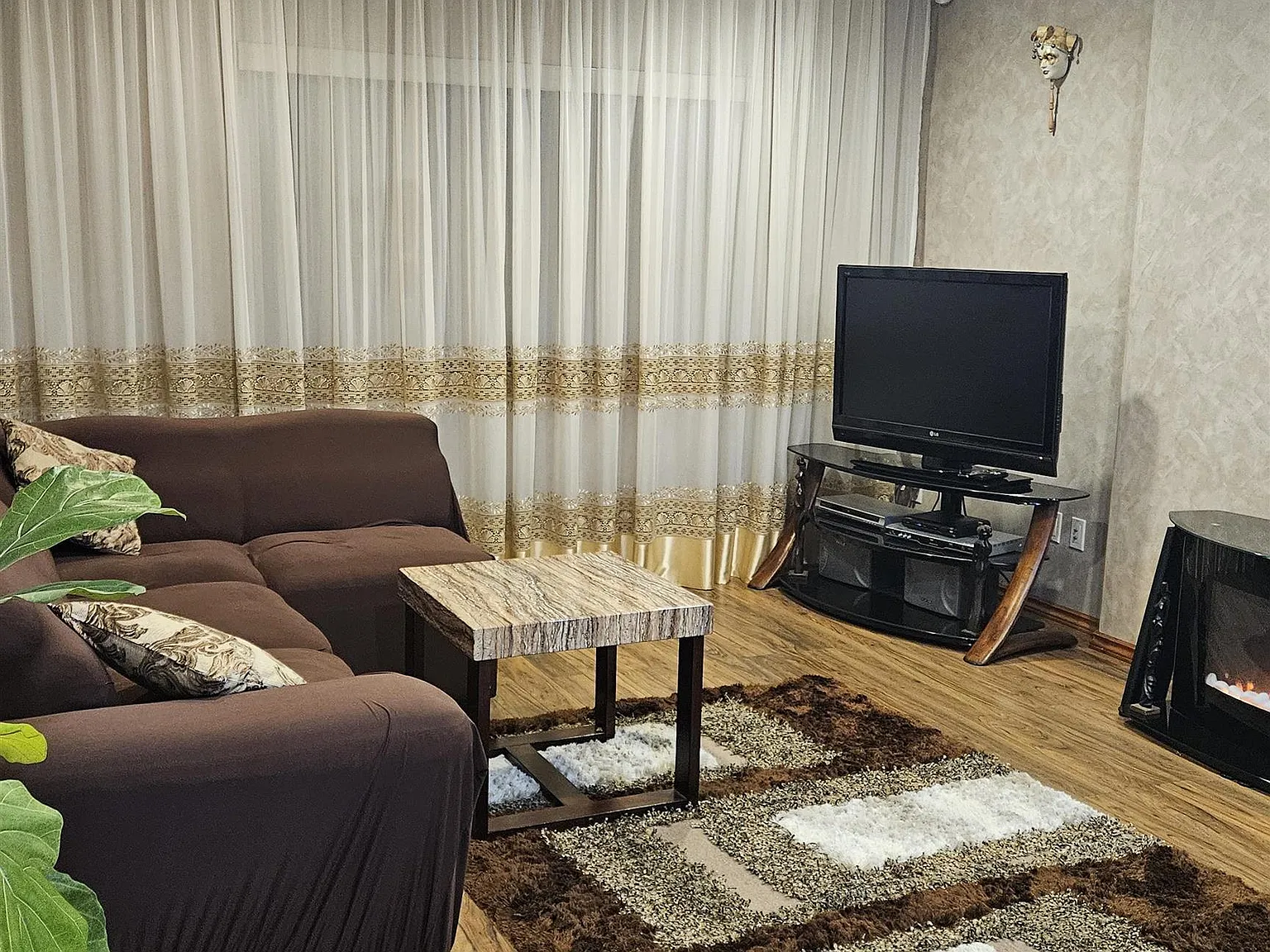 2 bed, 1300 sqft, $2,380 — Photo 2