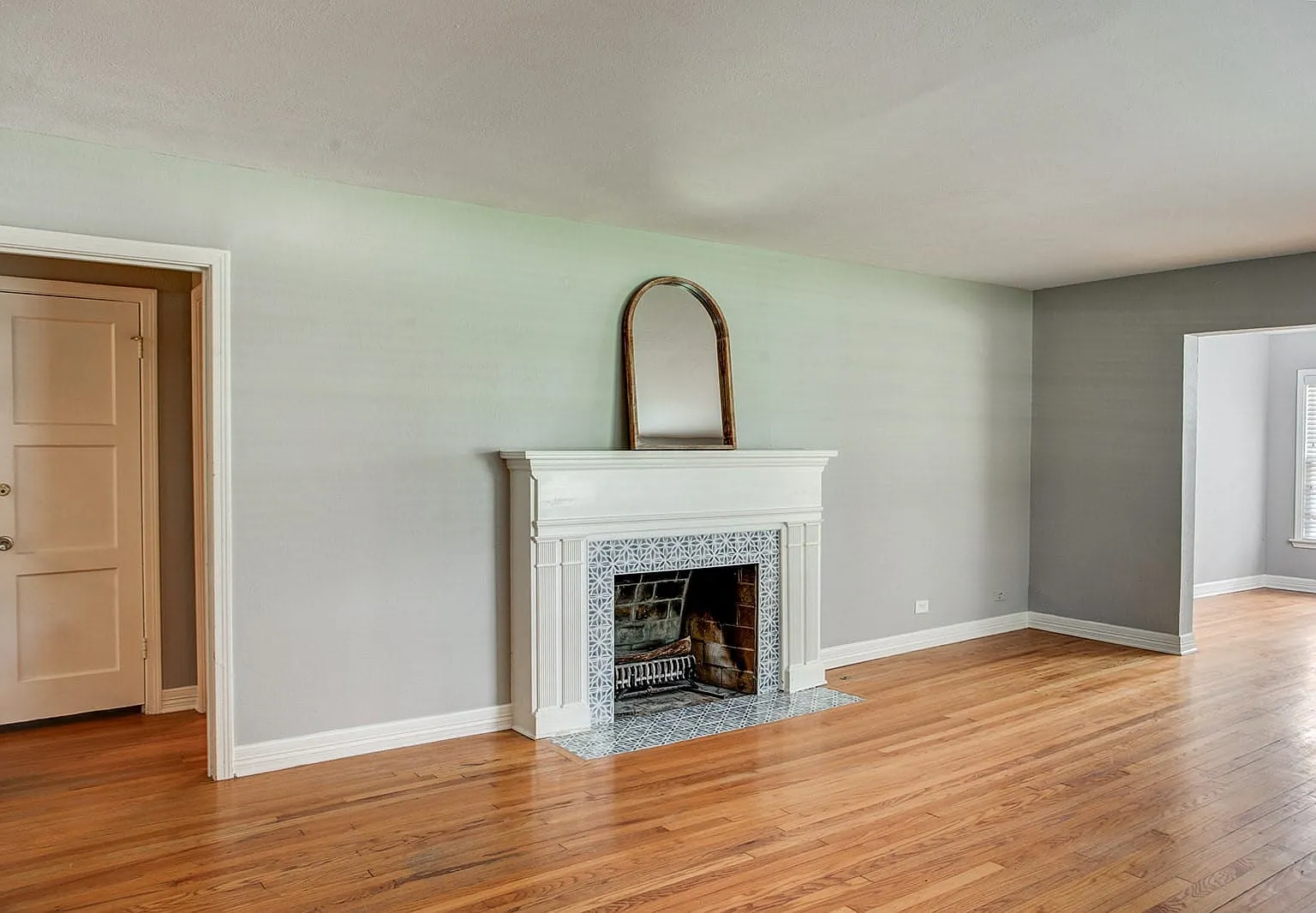 3 bed, 2.0 bath, 1900 sqft, $6,950 — Photo 2