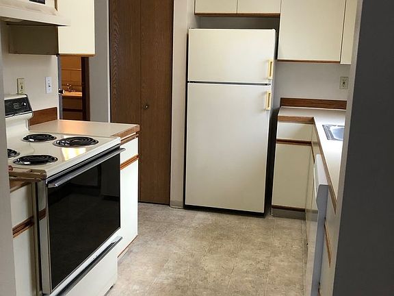 3rd image of 623 N Baker Ave APT A