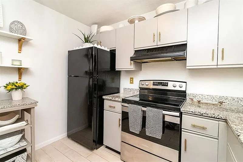 1 bed, 1.0 bath, 829 sqft, $1,820 — Photo 2