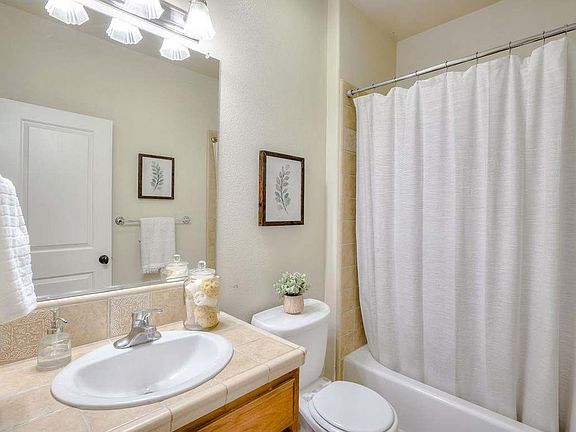 3rd image of 15045 Bellini Way