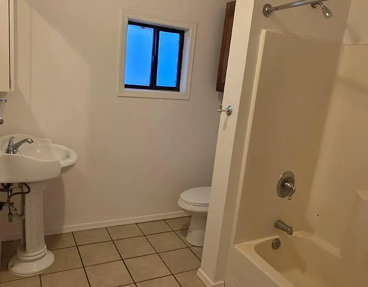 512 N Apache Ave — Photo 14