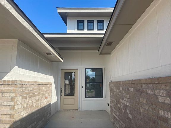 2nd image of 2320 Creekview Trl