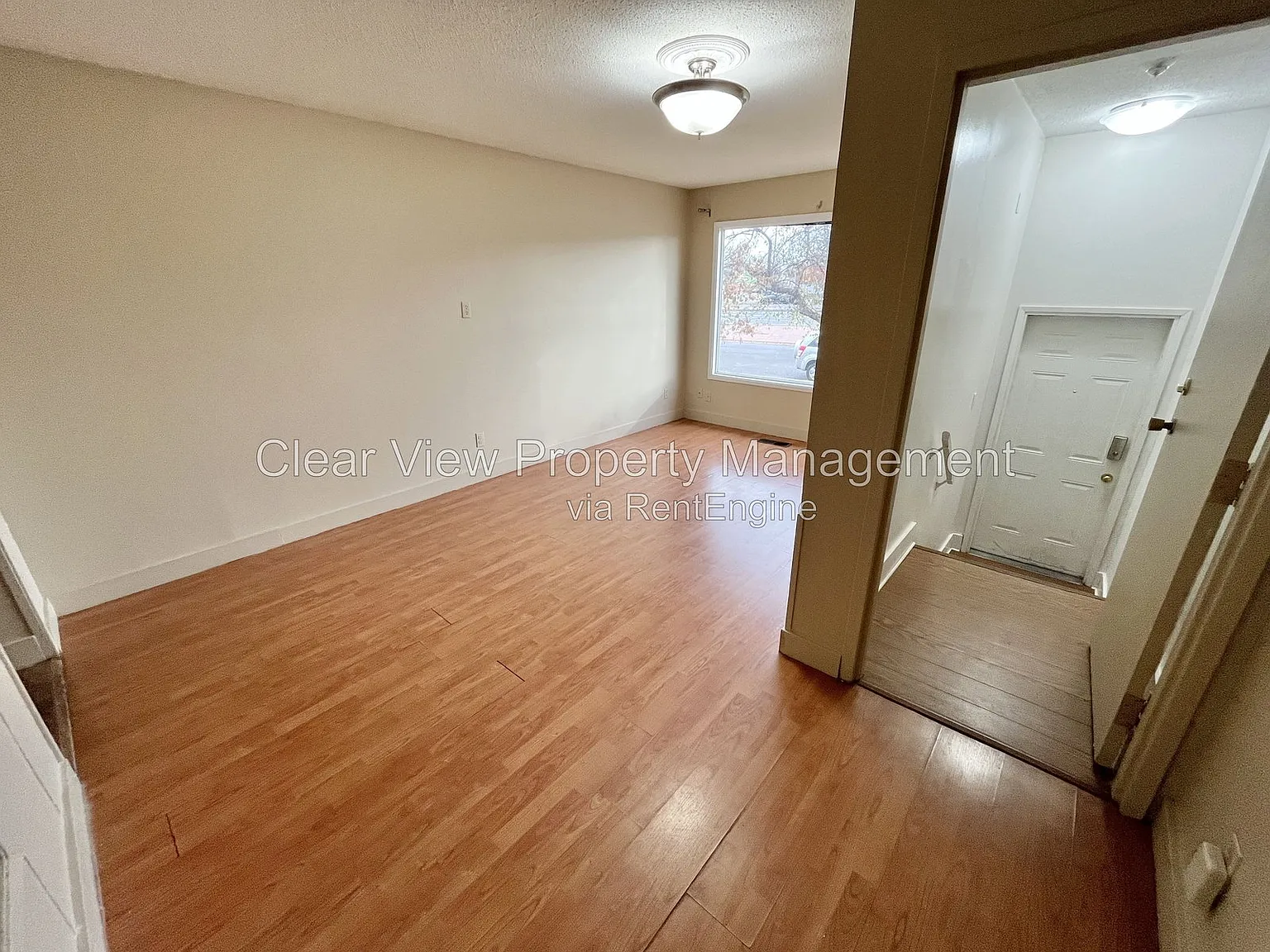 4 bed, 2.0 bath, 1400 sqft, $1,899 — Photo 3
