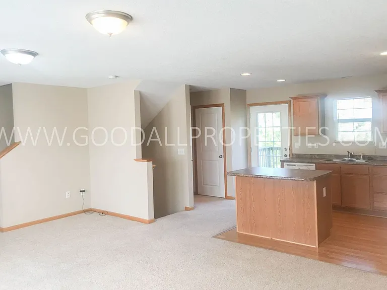 15305 Townsend Ave — Photo 6