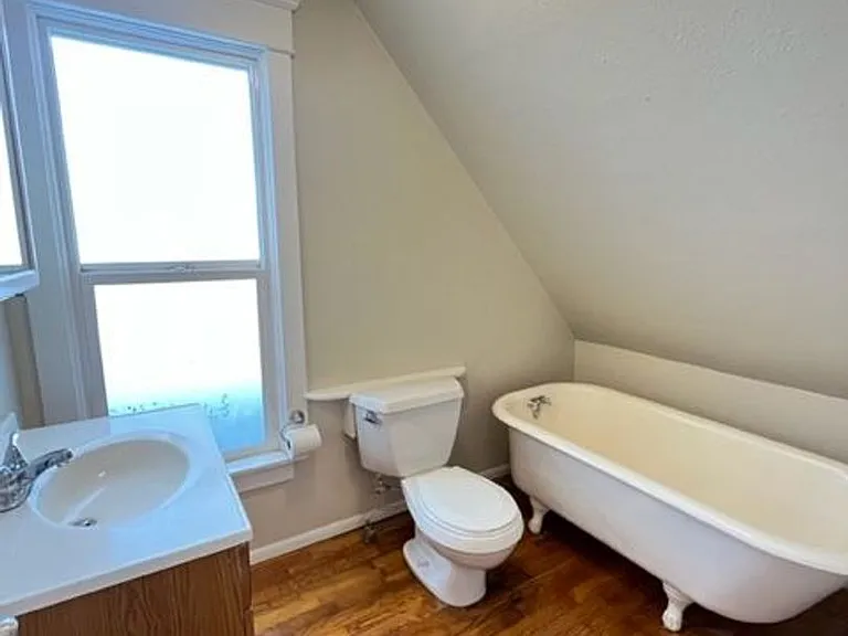 2211 Walnut St — Photo 12