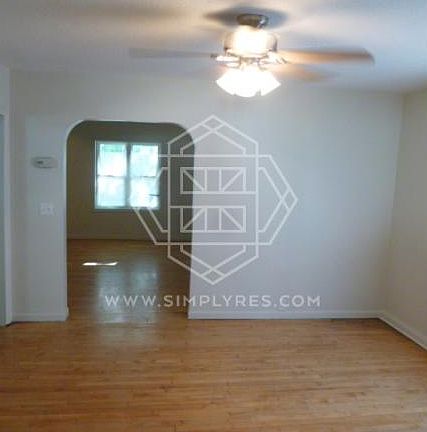 3rd image of 2721 Bryant Ave N