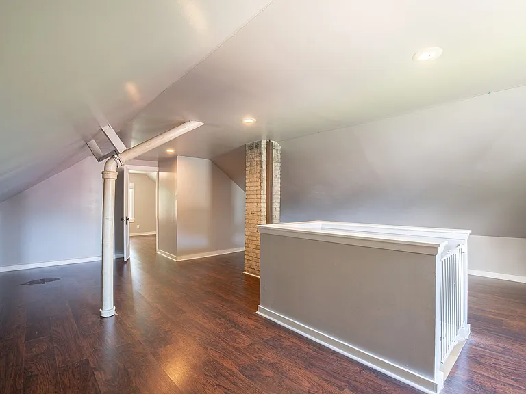 523 E Henry Clay St — Photo 15