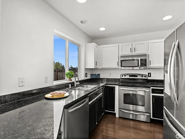 16602 Greenleaf Ave SE — Photo 6
