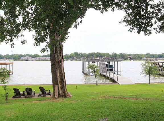 2nd image of 210 Sherwood Shore Dr