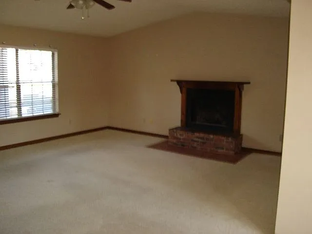 3 bed, 2.0 bath, 1600 sqft, $2,295 — Photo 2