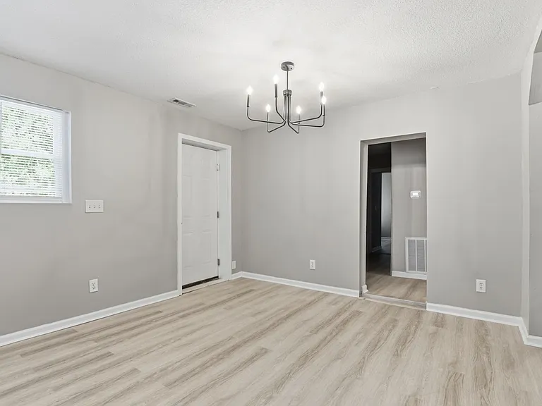 1200 Grady St — Photo 8