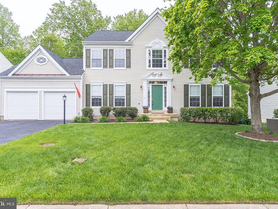 1st image of 19 Brittany Ln