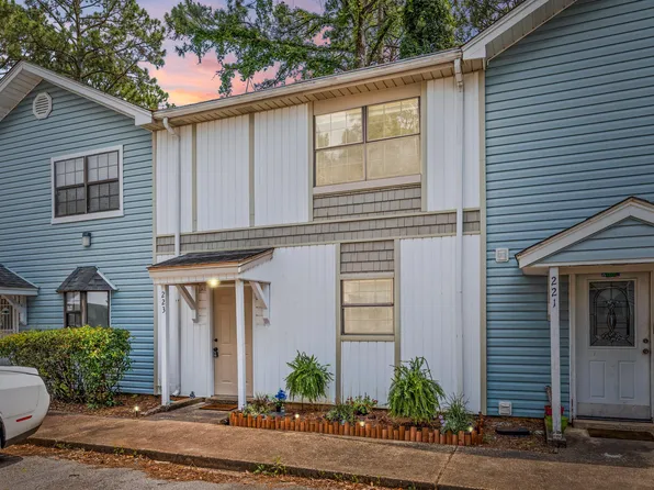 223 Oxford Ct, Mary Esther, FL 32569