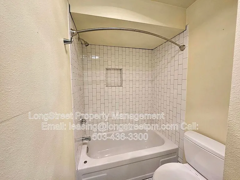 4606 NE Broadway St — Photo 10