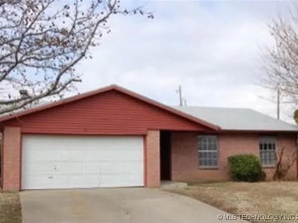 521 Oak Park Rd, Bartlesville, OK 74003