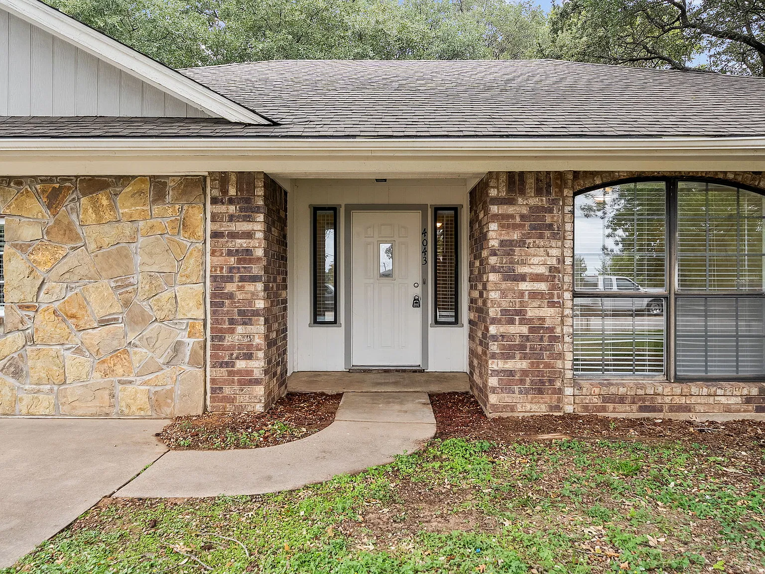 4 bed, 1706 sqft, $2,100 — Photo 3