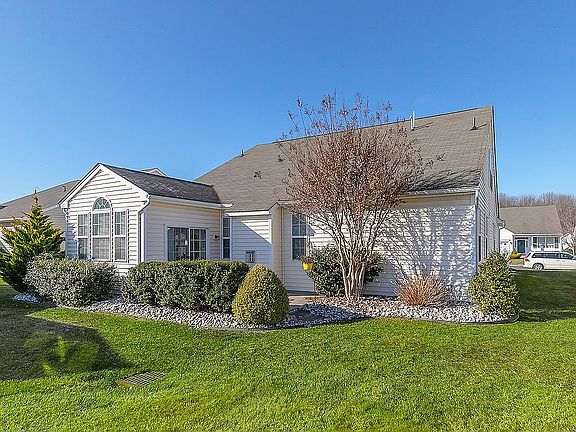 5th image of 31 Caserta Dr