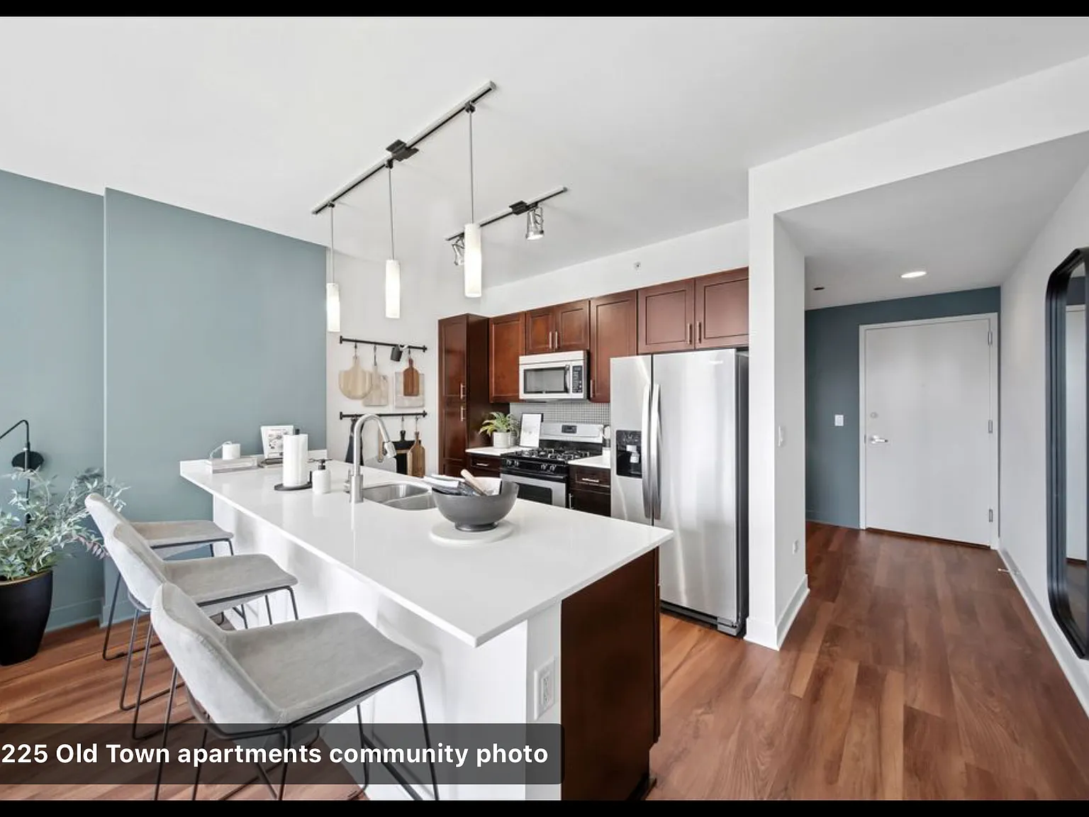 3 bed, 1800 sqft, $6,600 — Photo 2
