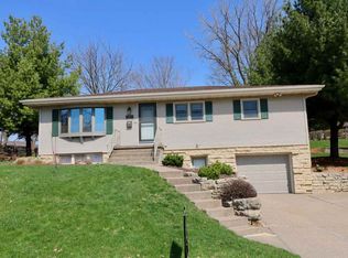 1863 Carter Rd, Dubuque, IA 52001