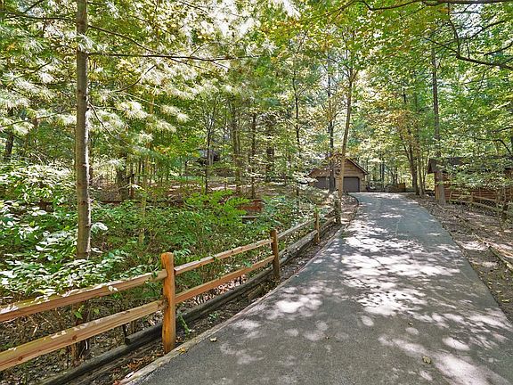 3rd image of 7953 Ford Ridge Rd