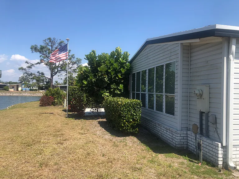 11321 Louisiana Dr — Photo 2