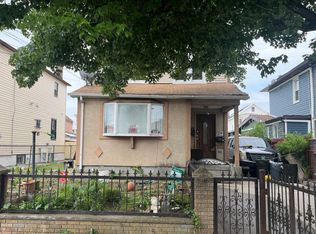 10930 135th St, South Ozone Park, NY 11420