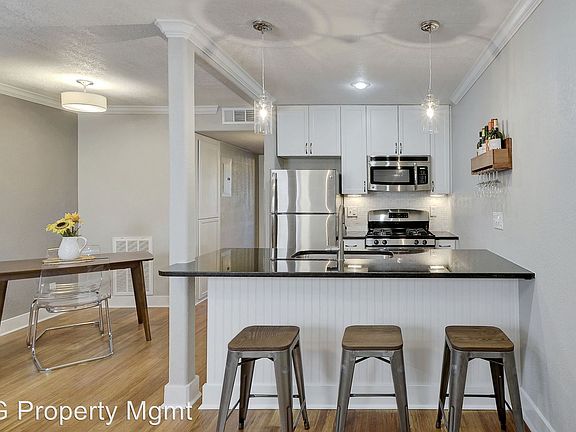 4th image of 807 W Lynn St APT 103