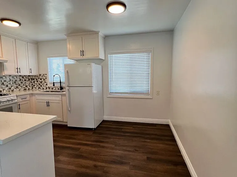 10222 S Dixon Ave — Photo 14
