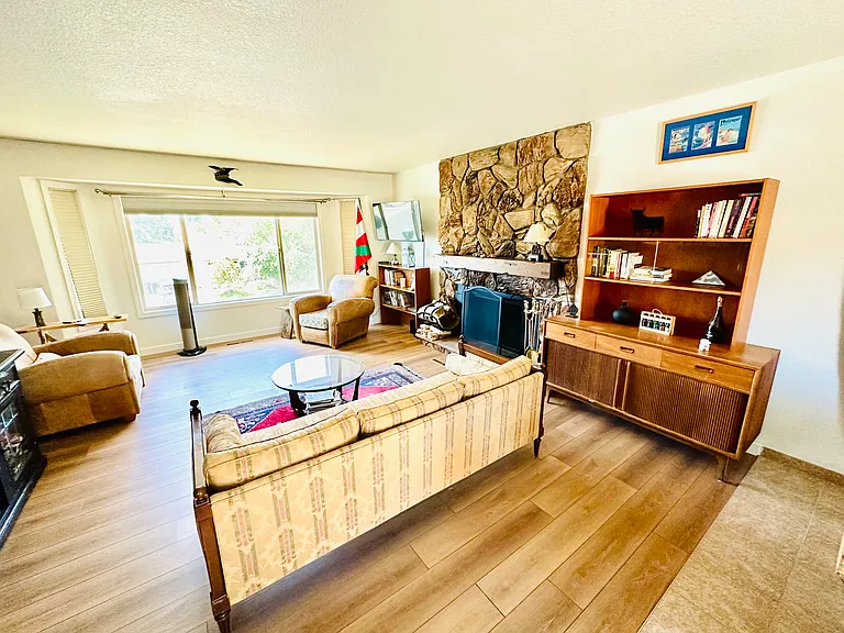 Living room with fully functioning fire place