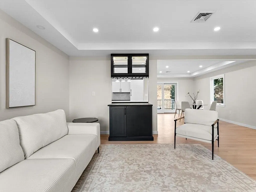 5 bed, 3.5 bath, 3000 sqft, $7,800 — Photo 4
