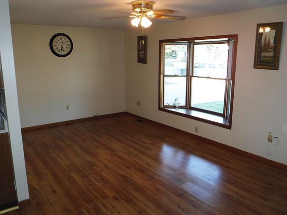 2nd image of 521 Loretta Ct