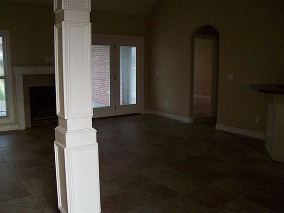 4th image of 1703 Bay Hill Pl