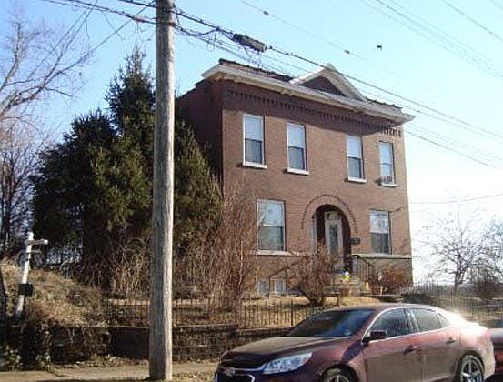 2nd image of 3878 Marine Ave
