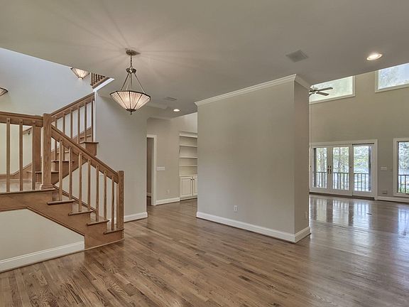 4th image of 644 Rebecca Dr