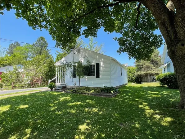 422 Cleveland Ave, Oneida, NY 13421
